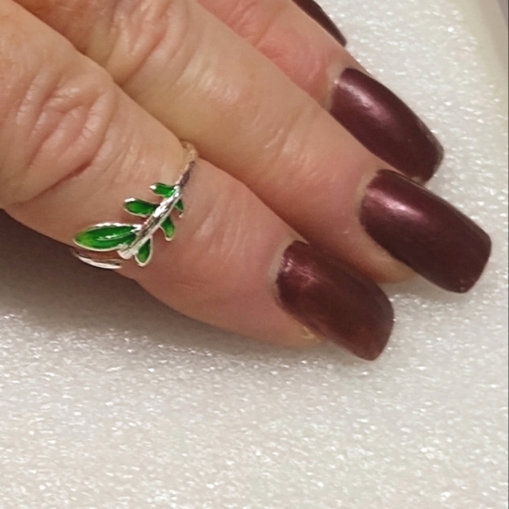 Sterling Silver Green Leaves Vine Ring NEW